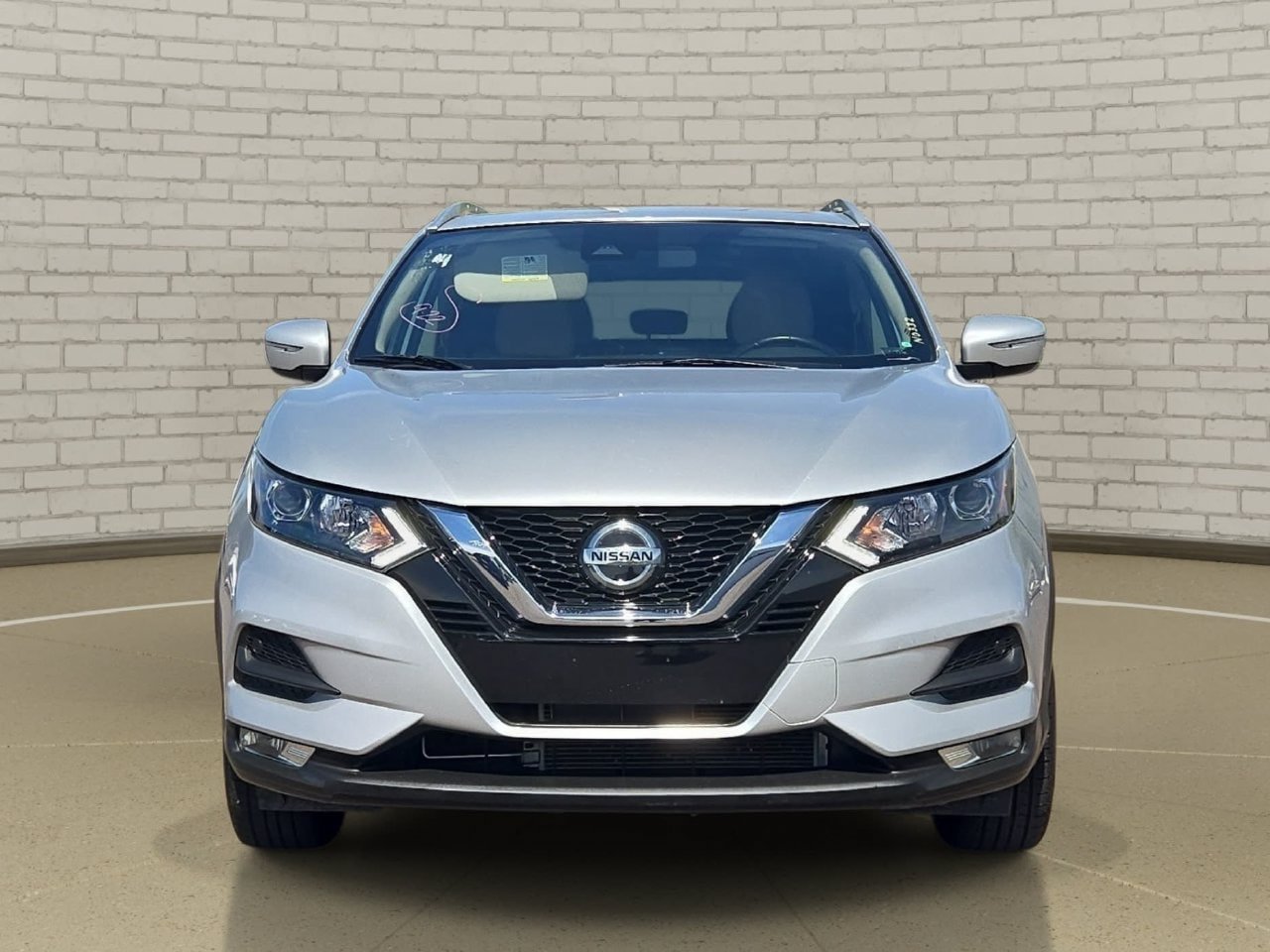 Used 2021 Nissan Rogue Sport SV FWD image 2