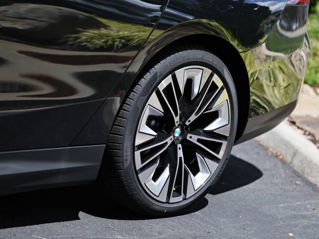 New 2027 BMW i5 xDrive40 w/ Premium Package AWD/4WD image 10
