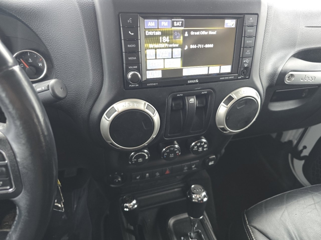 Used 2018 Jeep Wrangler Sahara w/ Connectivity Group image 29