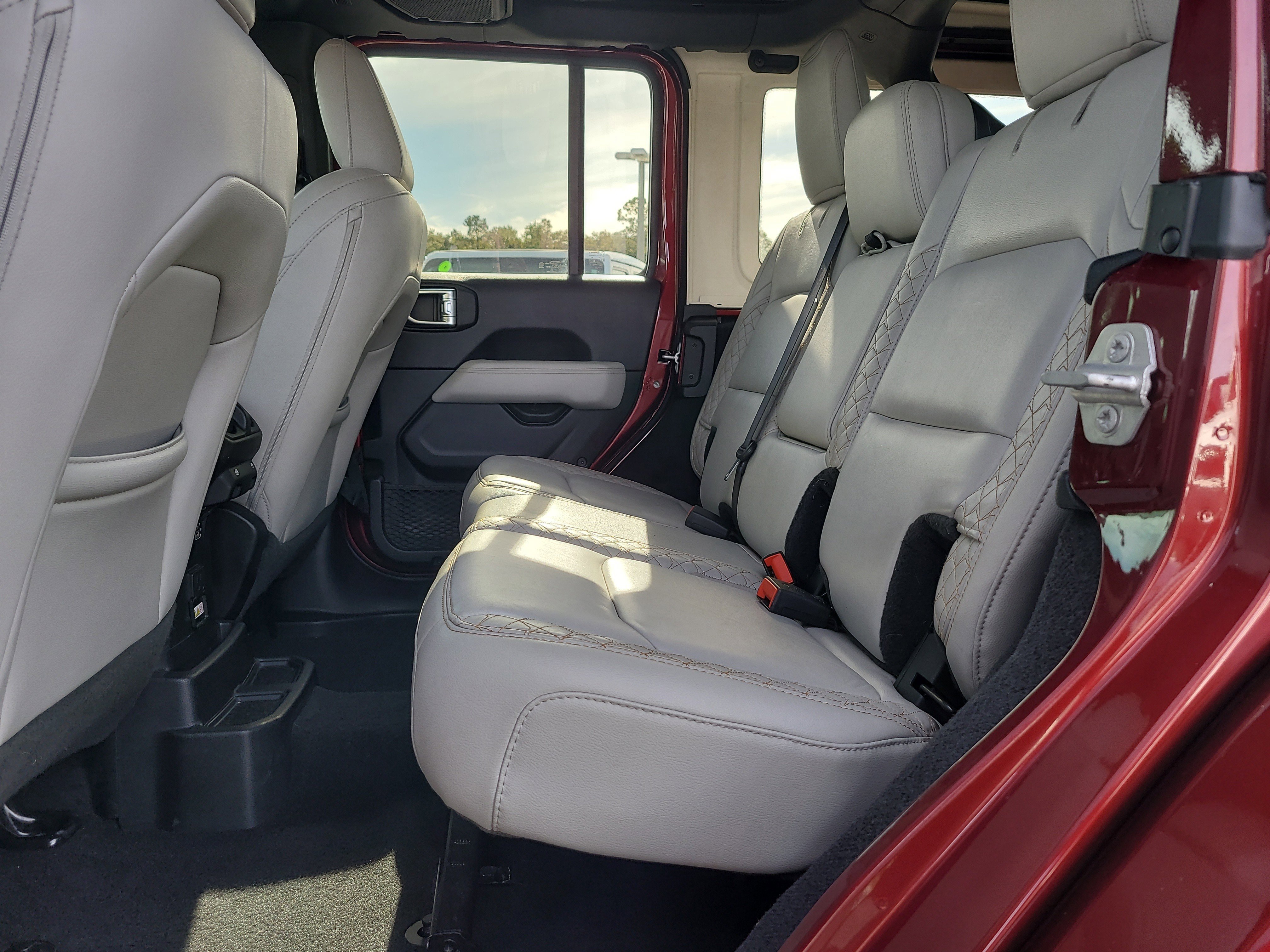 Used 2021 Jeep Wrangler Unlimited Sahara image 11