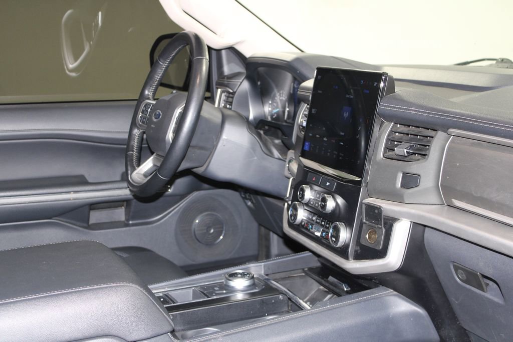 Used 2023 Ford Expedition XLT image 32