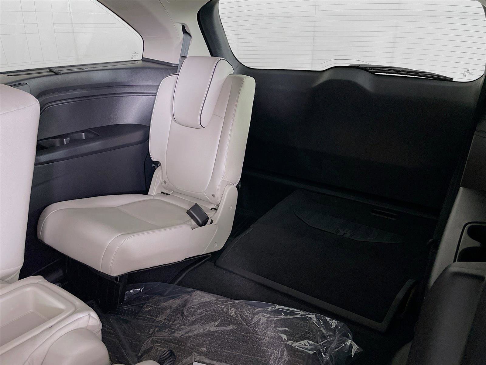 New 2026 Honda Odyssey Touring image 9