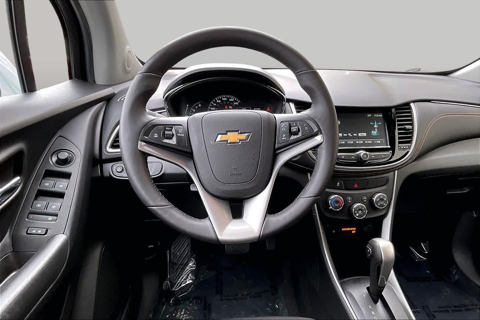 Used 2017 Chevrolet Trax LT w/ LT Convenience Package FWD image 5