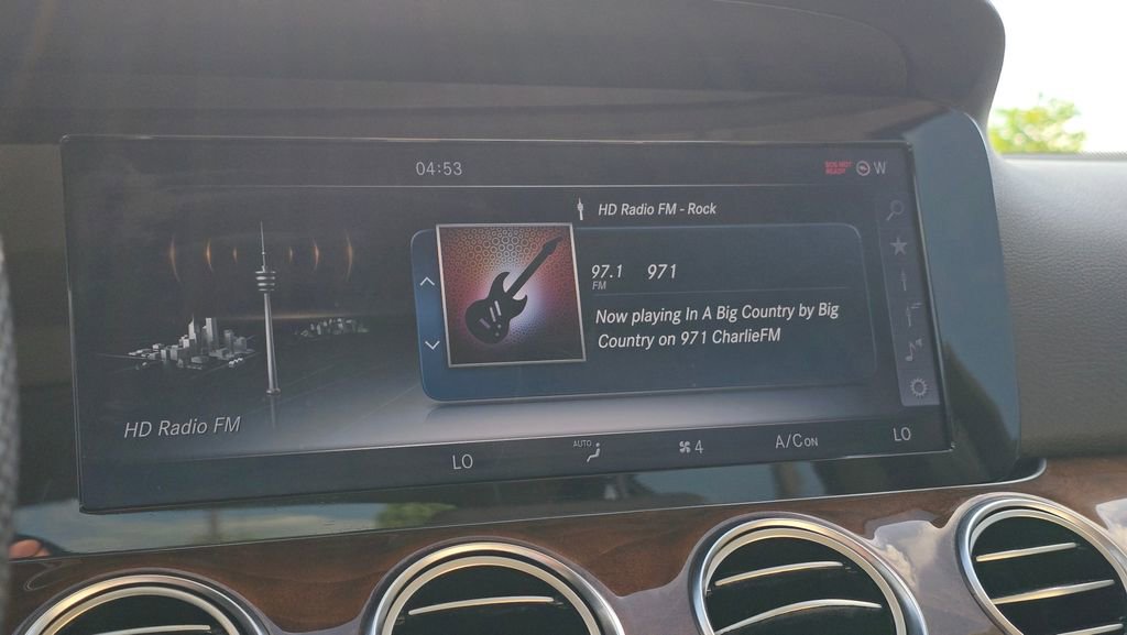 Used 2017 Mercedes-Benz E 300 4MATIC image 69