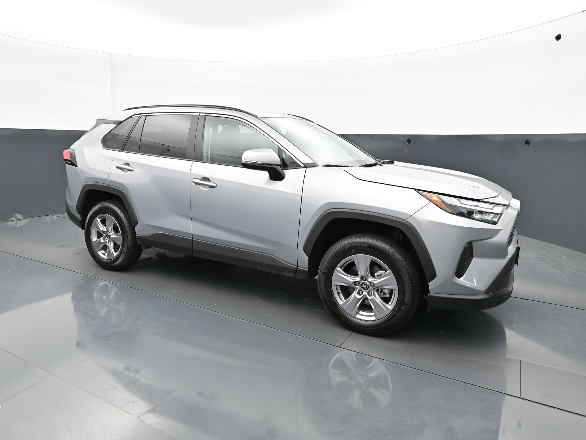 Used 2025 Toyota RAV4 XLE AWD/4WD image 9