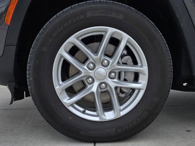 Used 2023 Jeep Grand Cherokee Laredo w/ Luxury Tech Group I AWD/4WD image 13