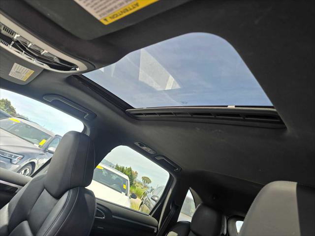 Used 2014 Porsche Cayenne S image 27