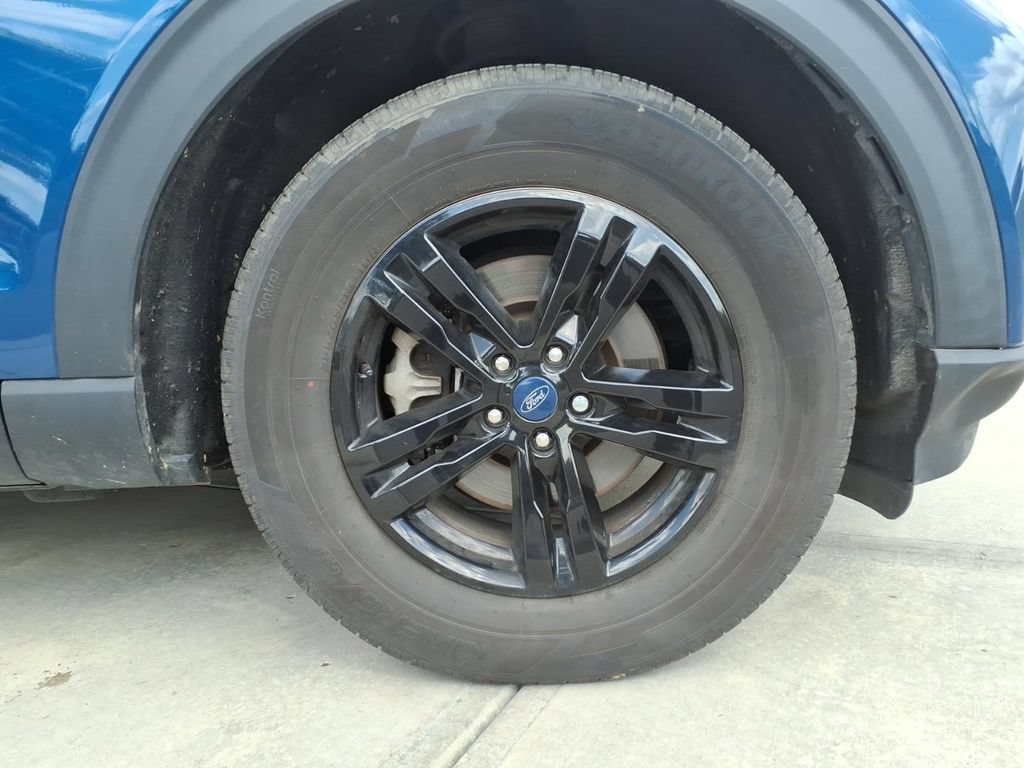 Used 2020 Ford Explorer XLT w/ Equipment Group 202A AWD/4WD image 9