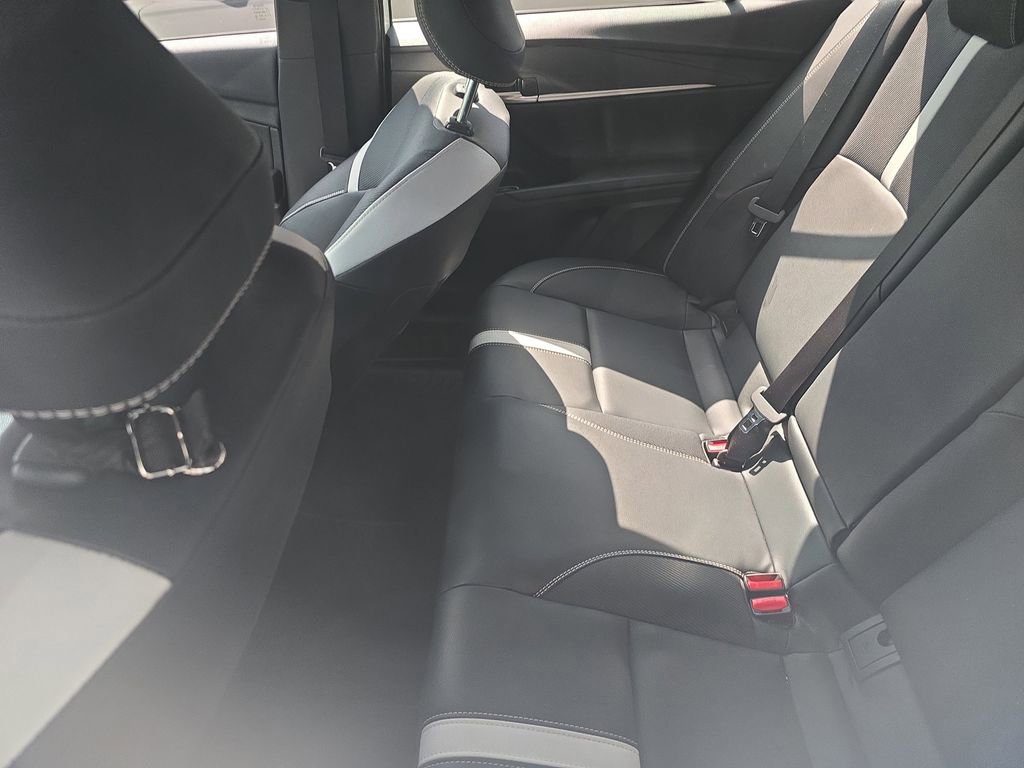 Used 2025 Toyota Camry SE w/ Convenience Package image 14