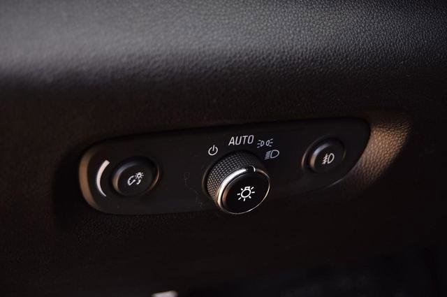 Used 2020 Chevrolet Traverse RS image 13