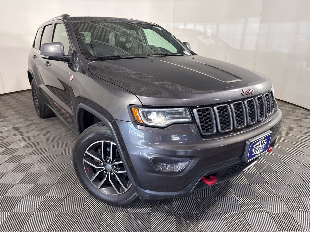 Used 2017 Jeep Grand Cherokee Trailhawk w/ Trailhawk Luxury Group AWD/4WD image 2