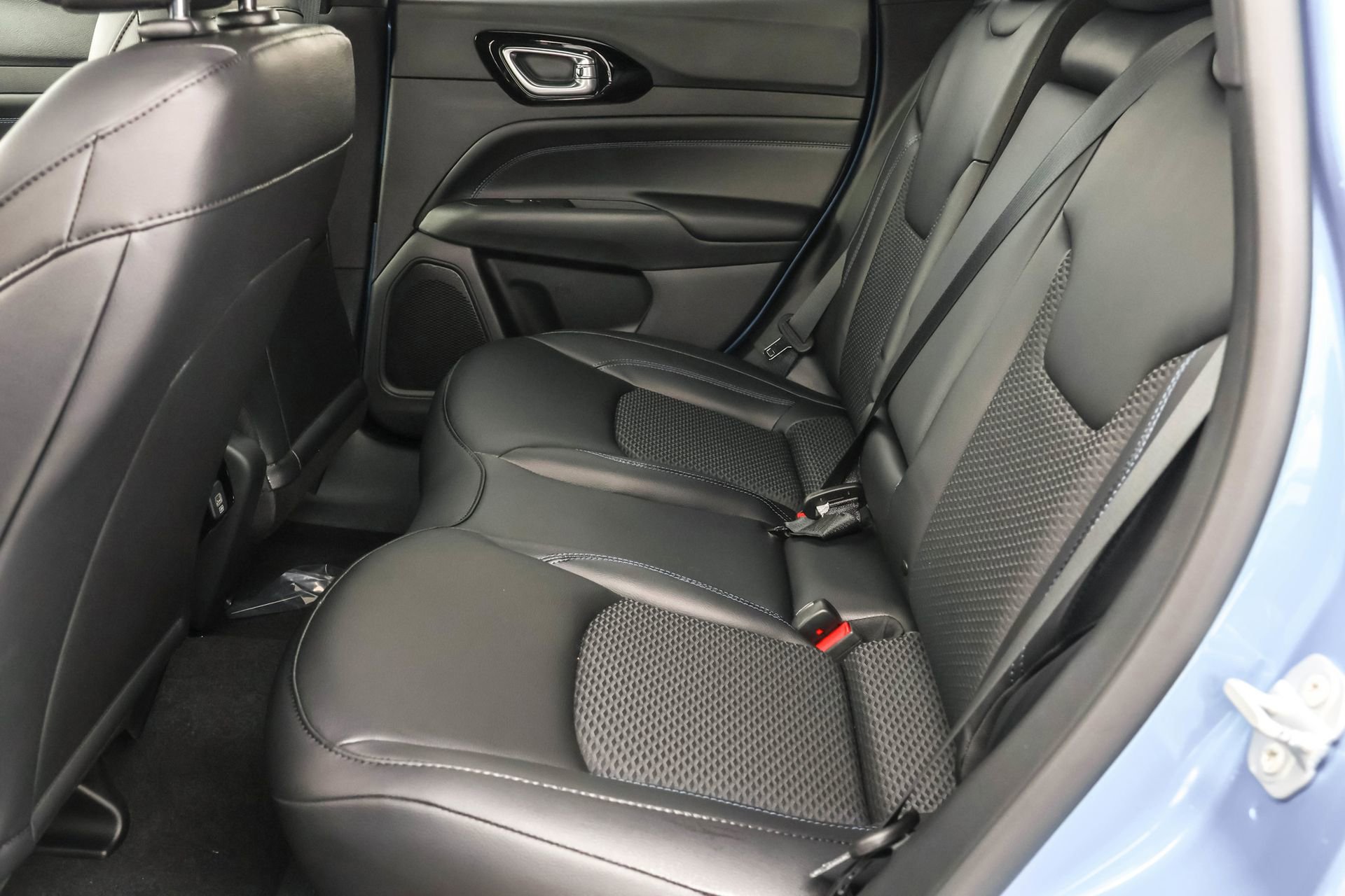 New 2026 Jeep Compass Latitude image 12