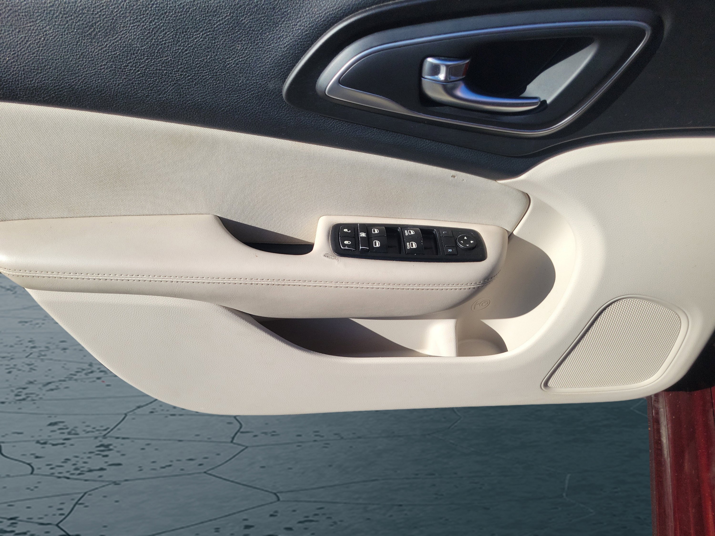 Used 2015 Chrysler 200 Limited image 21