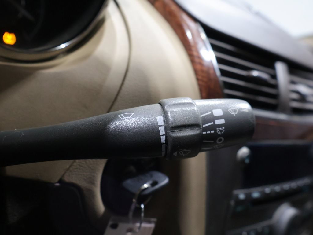 Used 2008 Chevrolet Malibu LTZ FWD image 33