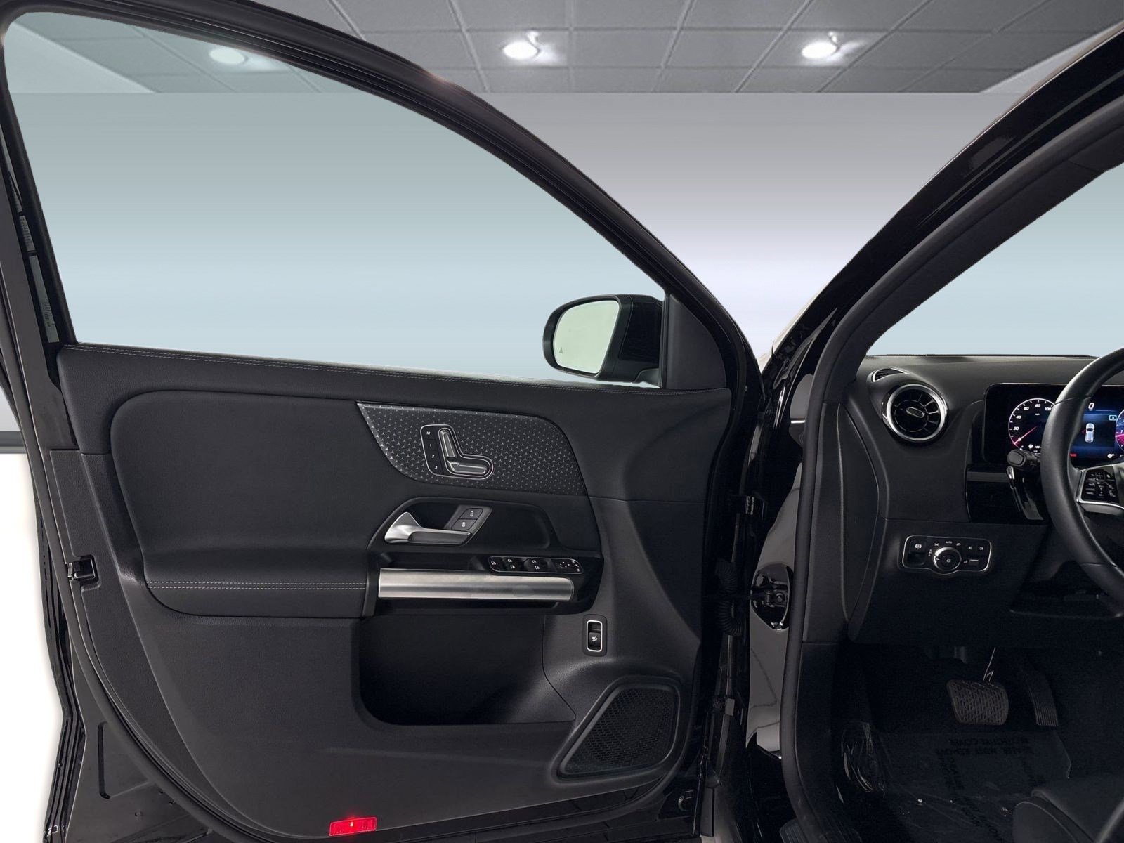 Certified 2025 Mercedes-Benz GLA 250 image 20