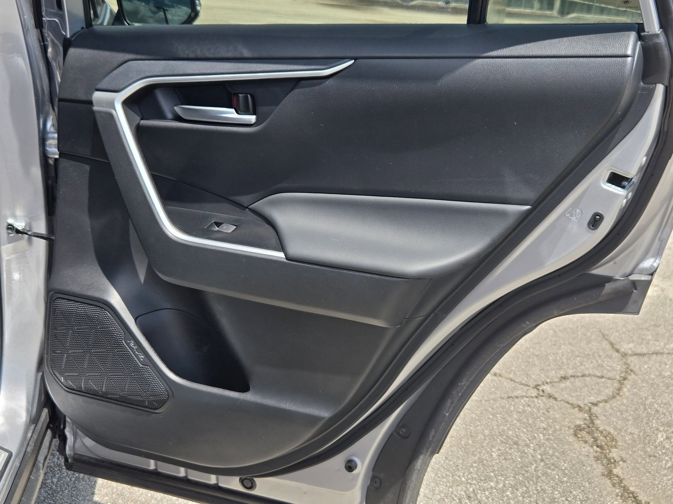 Used 2025 Toyota RAV4 XLE w/ Convenience Package FWD image 27