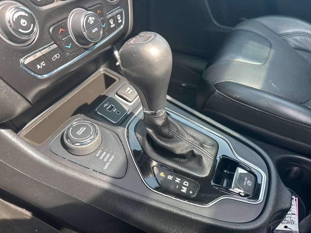 Used 2022 Jeep Cherokee Limited AWD/4WD image 31