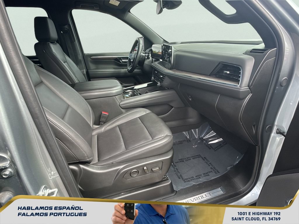 Used 2025 Chevrolet Suburban Z71 image 36