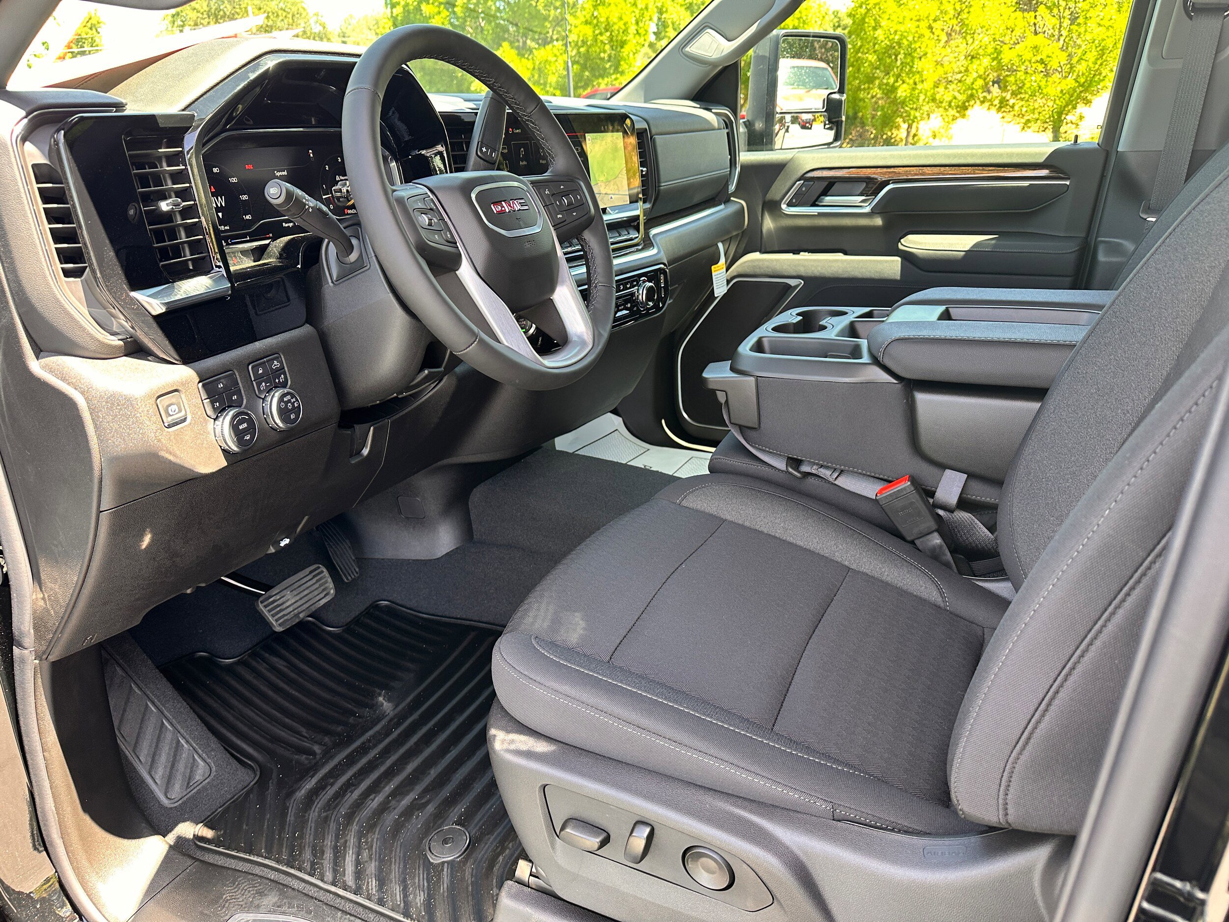 Used 2025 GMC Sierra 2500 SLE w/ SLE Value Package; AWD/4WD image 12