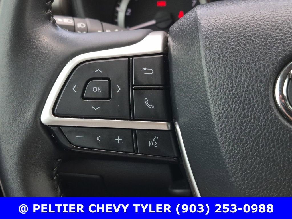 Used 2023 Toyota Highlander LE FWD image 22