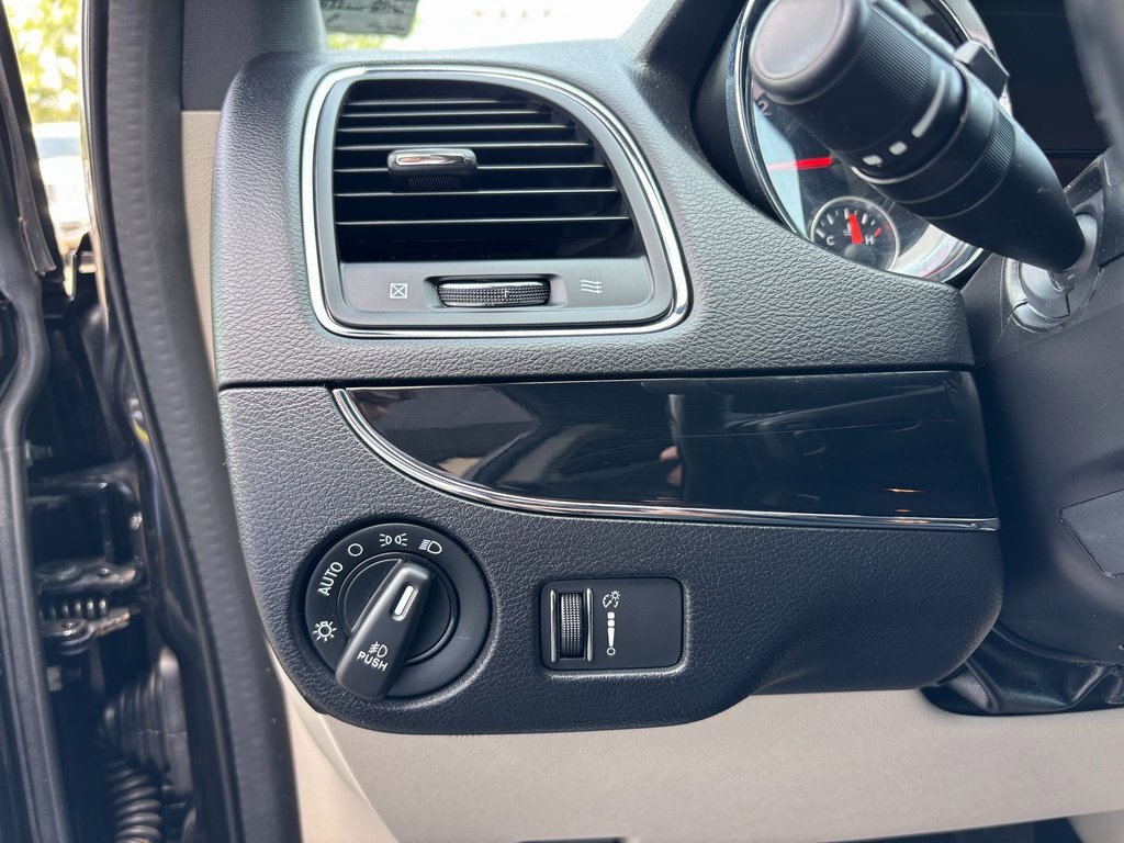 Used 2019 Dodge Grand Caravan SXT image 22