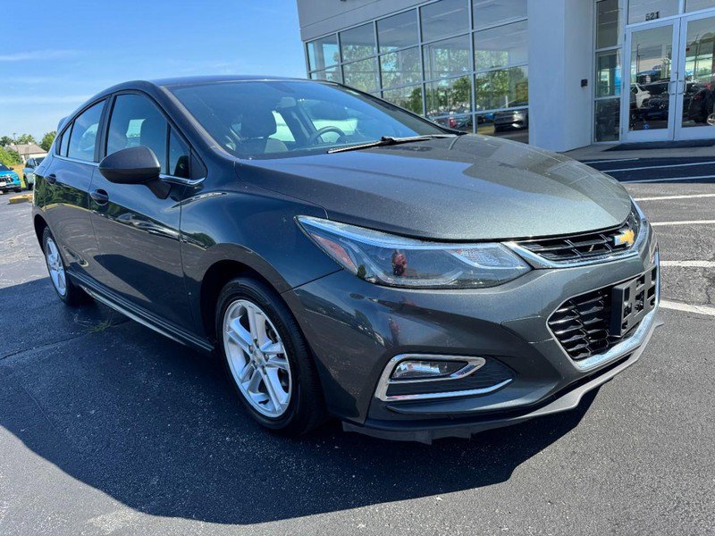 Used 2018 Chevrolet Cruze LT w/ Convenience Package FWD image 2