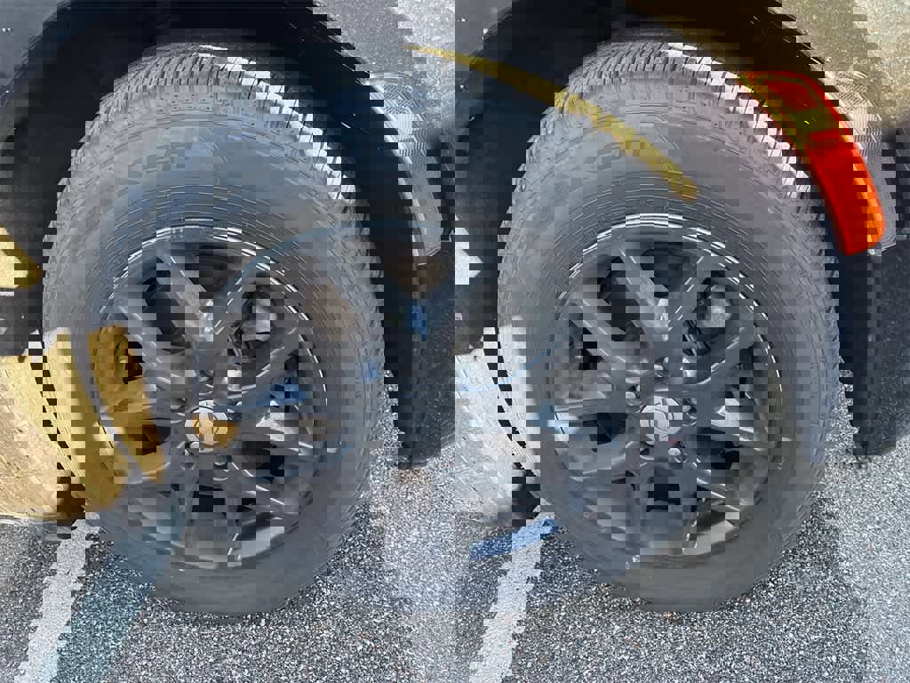 Used 2021 Chrysler Voyager Lxi image 5