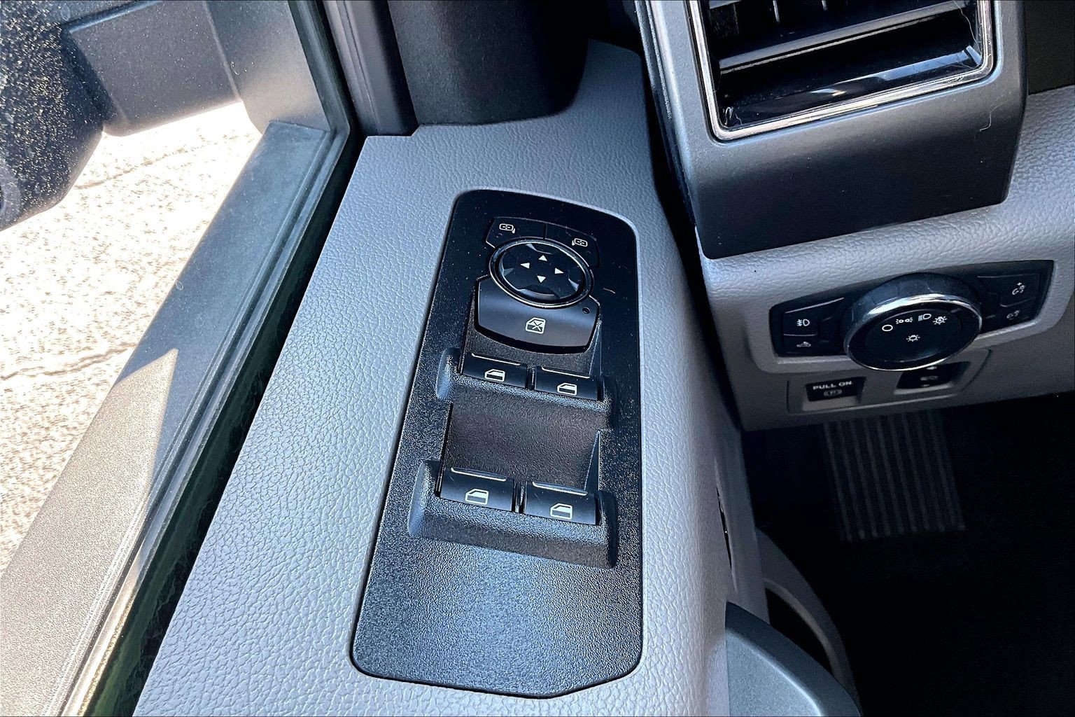 Used 2018 Ford F150 XLT w/ Equipment Group 302A Luxury AWD/4WD image 34