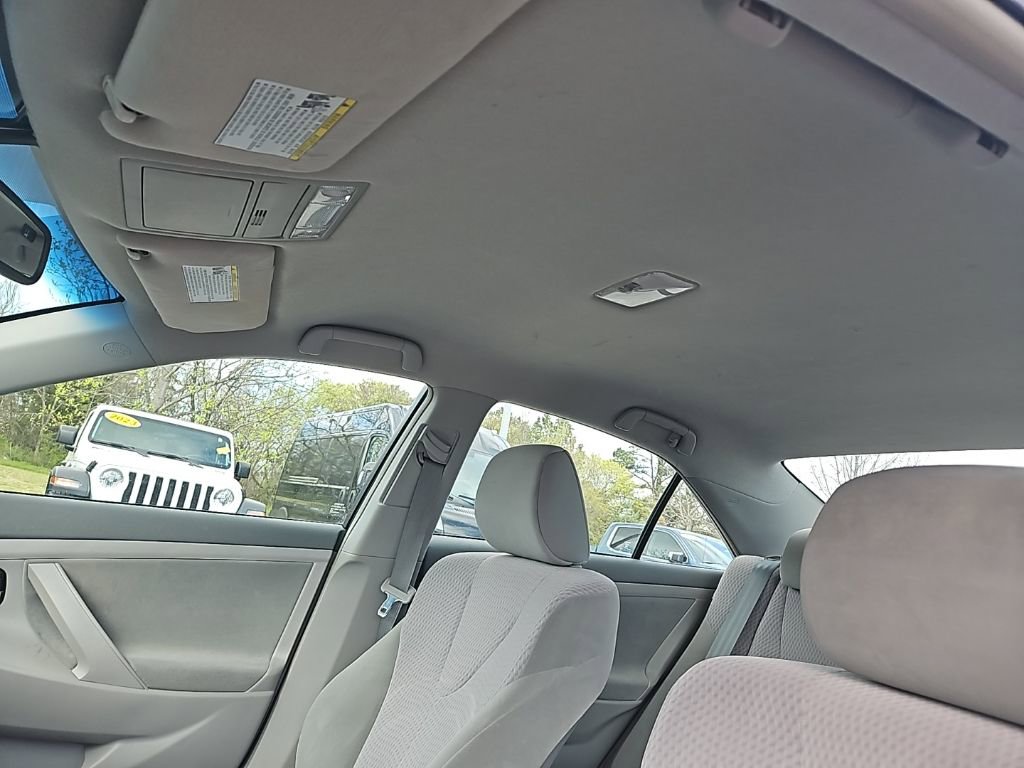 Used 2011 Toyota Camry LE image 17