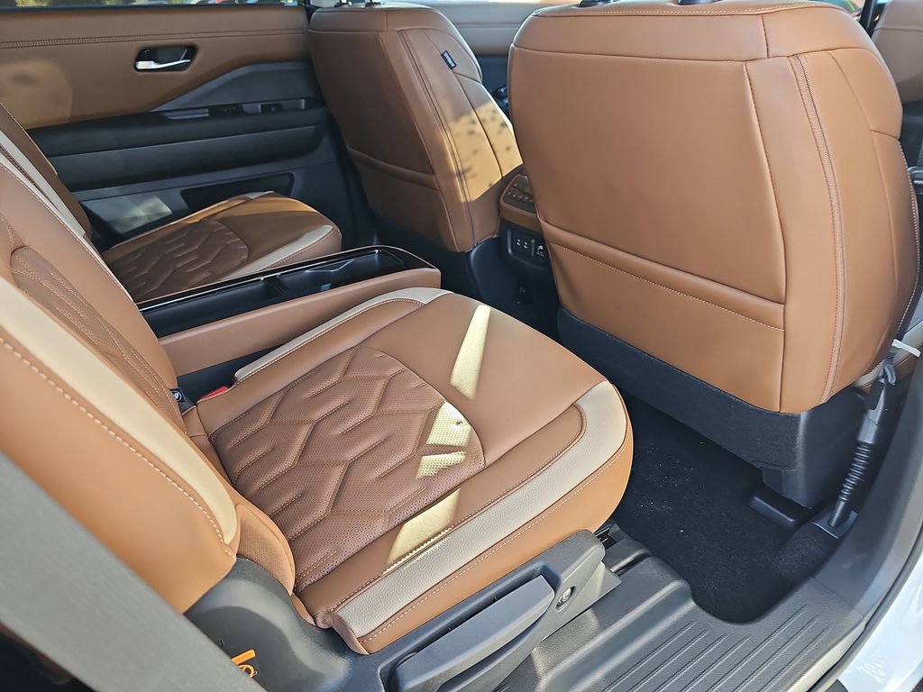 New 2026 Nissan Pathfinder Platinum image 14