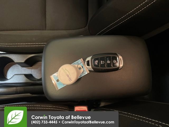 Used 2025 Hyundai Venue SEL image 28