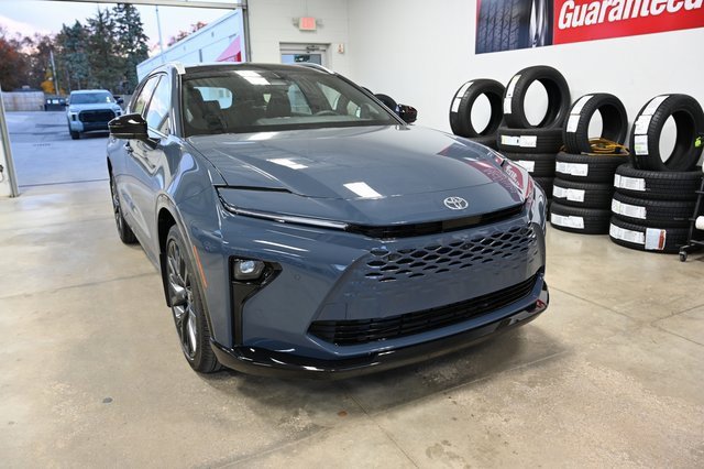 New 2025 Toyota Crown Signia image 3