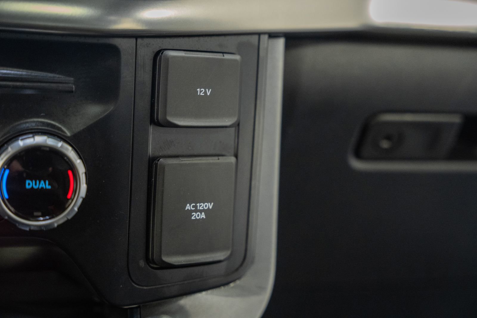 Certified 2023 Ford F150 Lariat w/ Equipment Group 502A High image 33