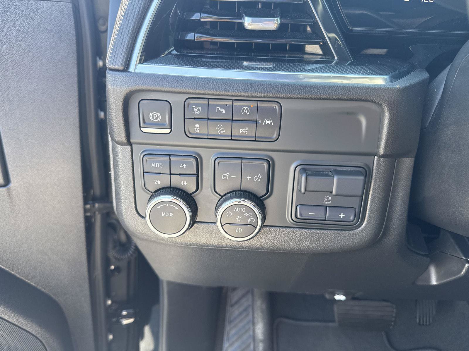Used 2025 Chevrolet Tahoe RST w/ Comfort Package AWD/4WD image 23