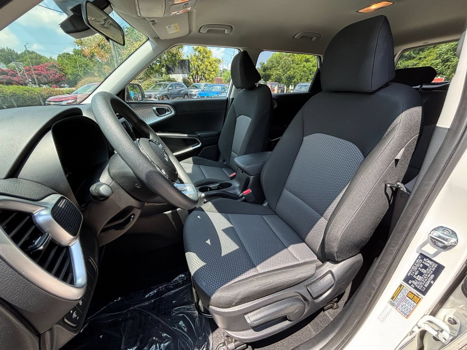 Used 2025 Kia Soul LX w/ LX Technology Package FWD image 32
