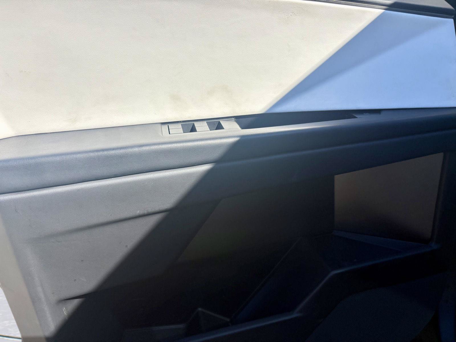 Used 2024 Tesla Cybertruck AWD Crew Cab image 16