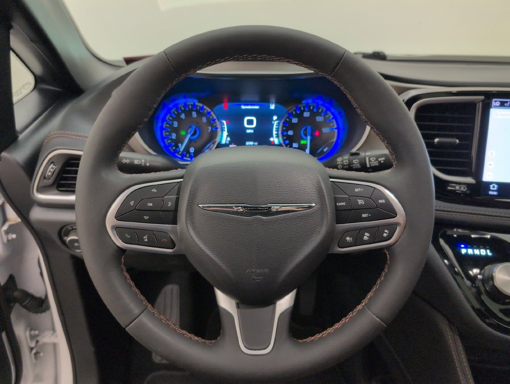 Used 2024 Chrysler Pacifica Pinnacle FWD image 36