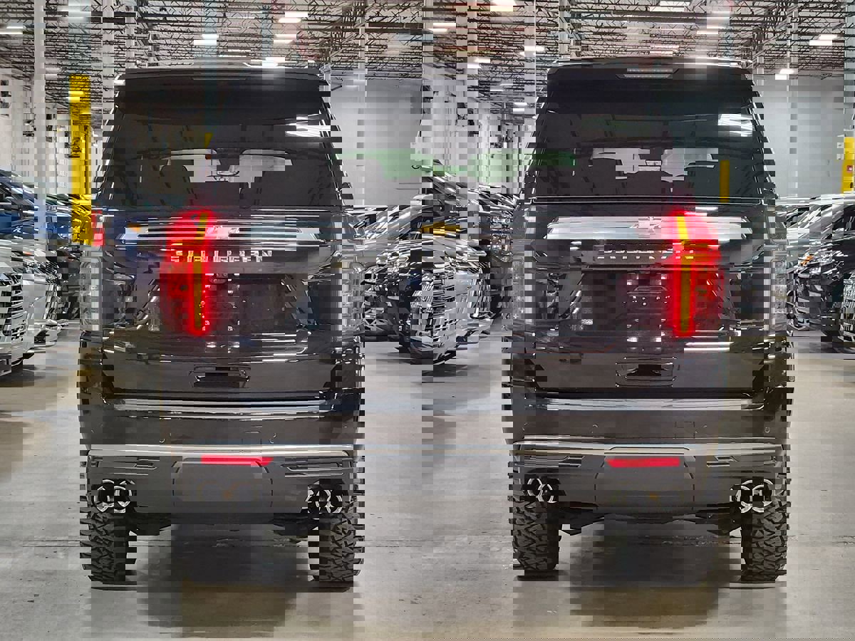 Used 2023 Chevrolet Suburban High Country image 10