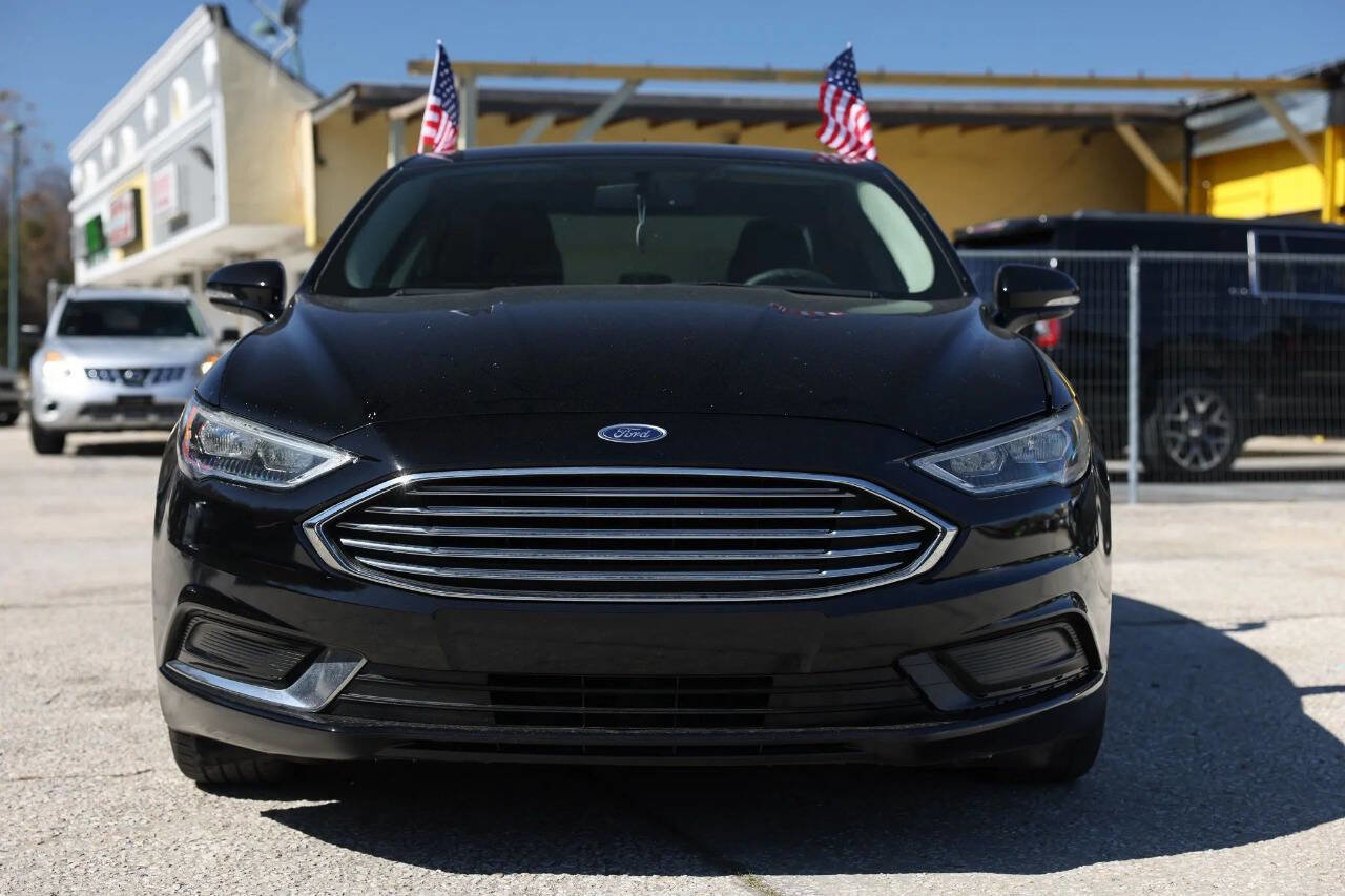 Used 2018 Ford Fusion SE w/ Fusion SE Technology Package image 9