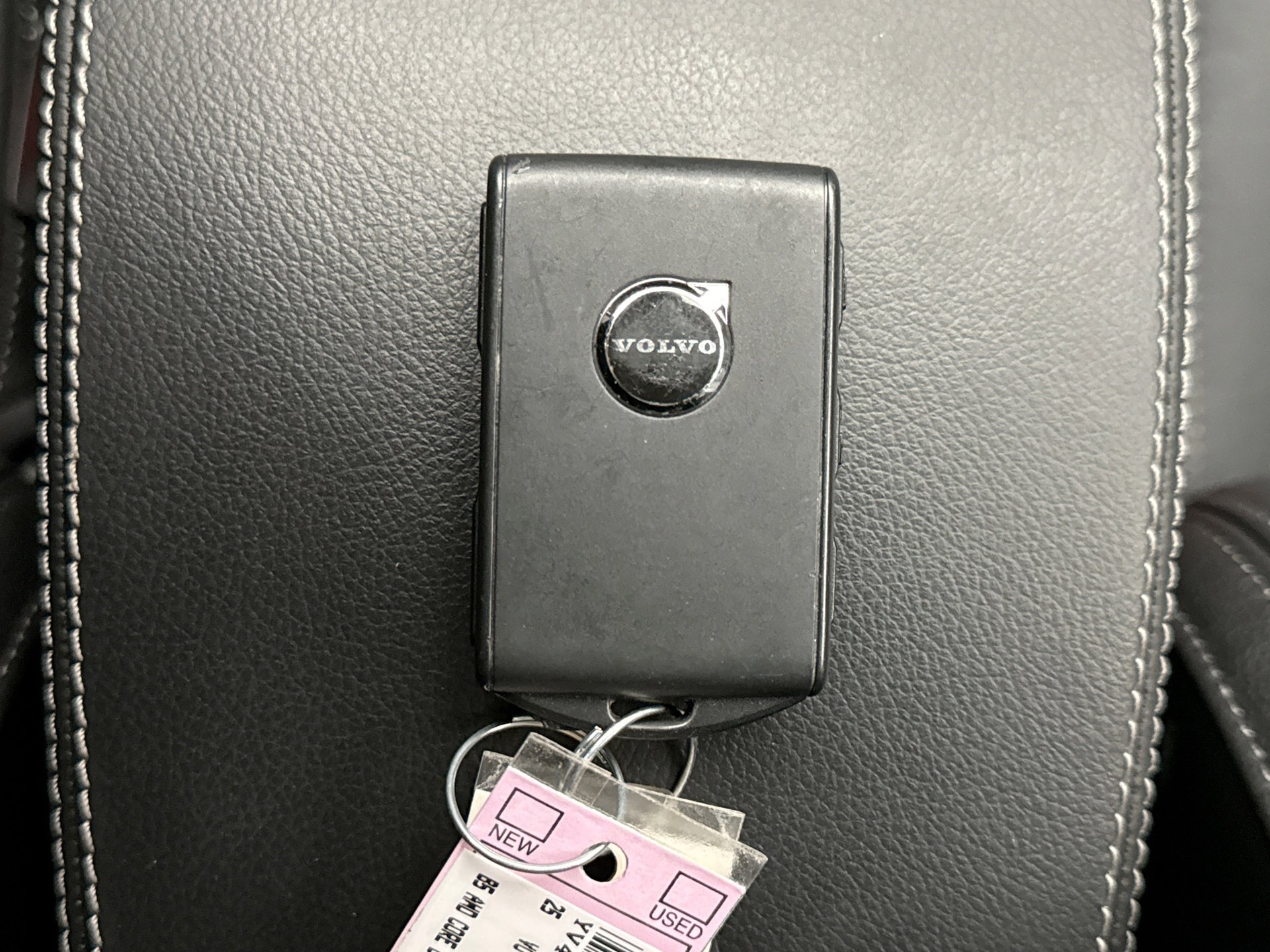 Used 2025 Volvo XC40 B5 Core image 24
