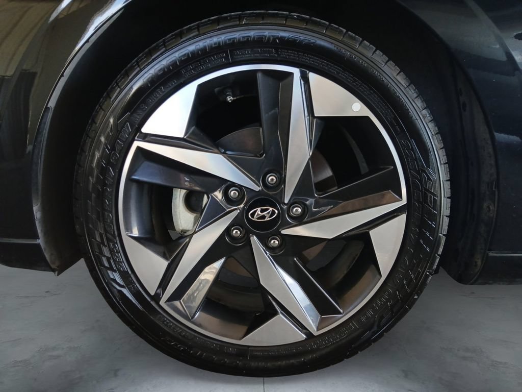 Used 2022 Hyundai Elantra Limited w/ Cargo Package FWD image 16