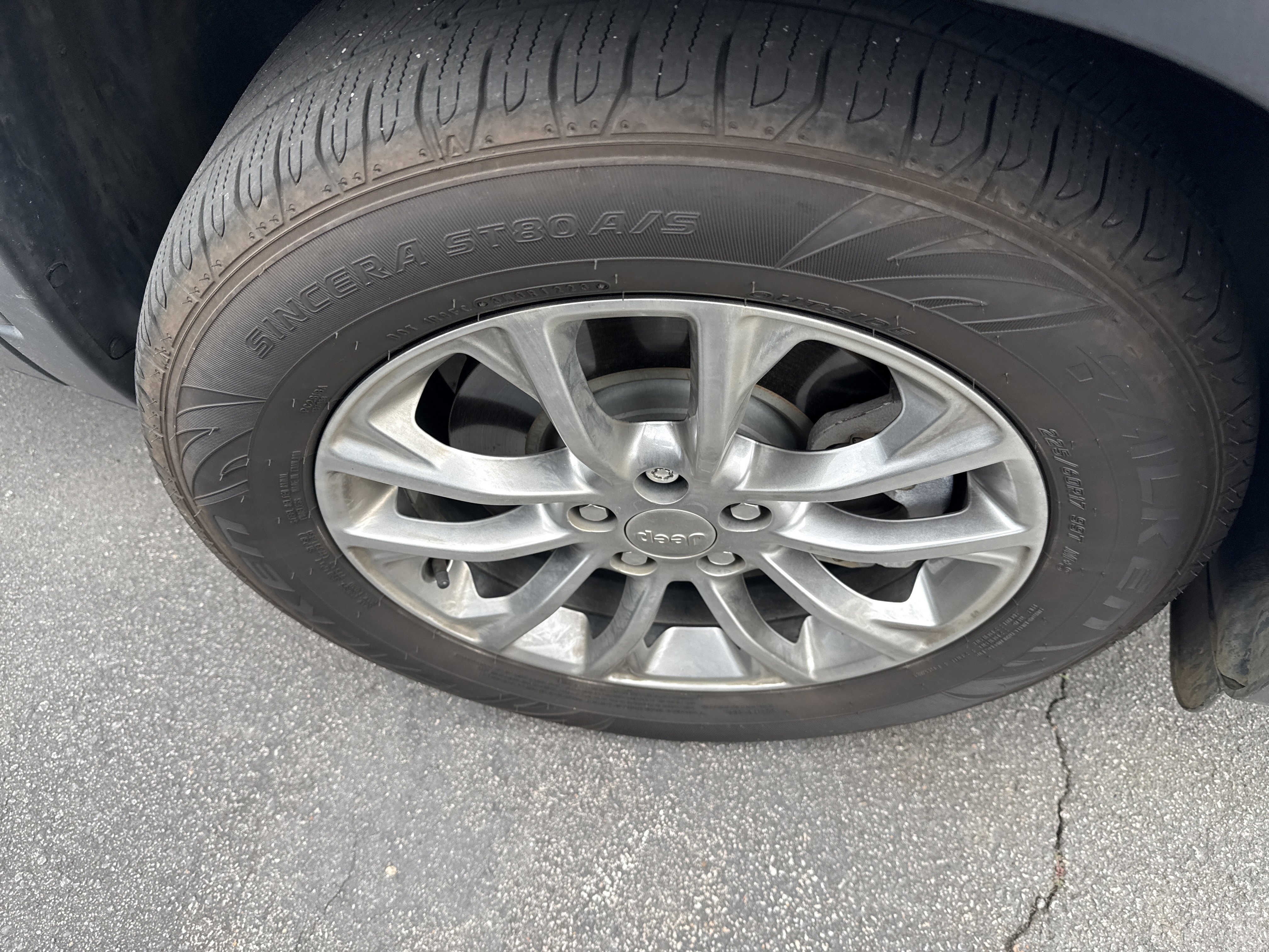 Used 2019 Jeep Cherokee Latitude Plus FWD image 44