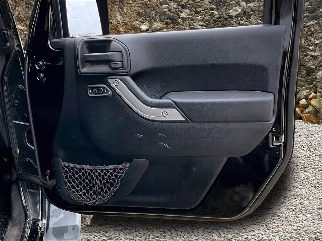 Used 2012 Jeep Wrangler Unlimited Sahara w/ Dual Top Group image 19