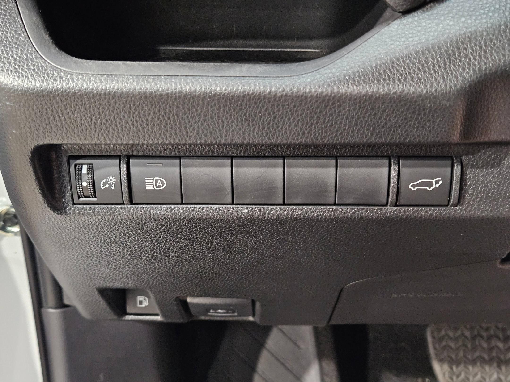 Used 2024 Toyota RAV4 XLE Premium AWD/4WD image 26