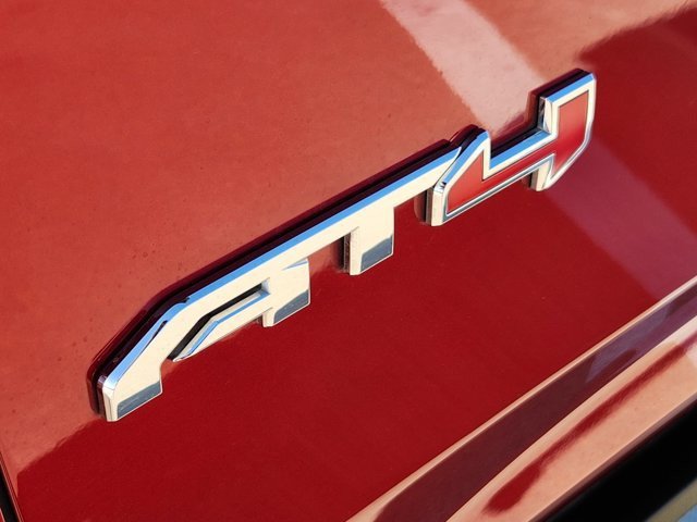 Used 2024 GMC Yukon AT4 w/ Technology Package AWD/4WD image 11