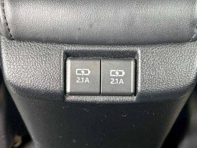 Used 2020 Toyota Prius Prime Limited FWD image 16