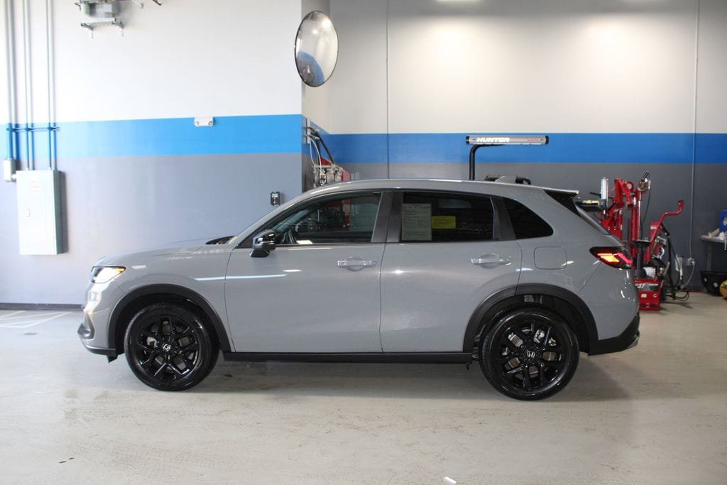 Used 2025 Honda HR-V Sport image 14