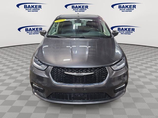 Used 2023 Chrysler Pacifica Touring-L image 10