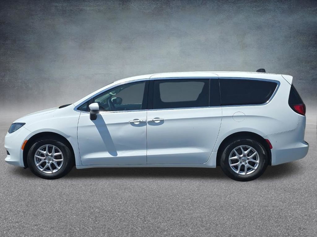 Used 2023 Chrysler Voyager LX FWD image 2