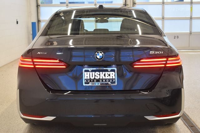 New 2027 BMW 530i xDrive w/ Premium Package AWD/4WD image 11